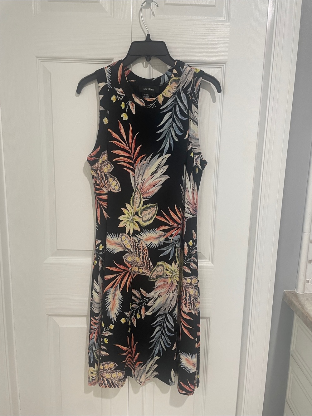 Karen Kane Black Knit Tropical Floral Sleeveless Shift Dress, size L